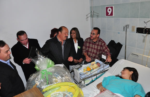 Felicitó a los nuevos papás